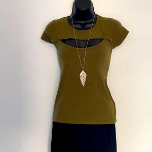 GUESS FACTORY WOMEN'S RANGER GREEN SHORT SLEEVE BLOUSE